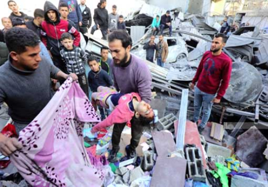 الاحتلال يواصل مجازره الوحشية ويحشد لحصـار غزّة