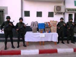وزارة الدفاع : توقيف 3 تجار مخدرات وضبطت 304 كيلوغرام من الكيف المعالج بعدة مناطق من الوطن