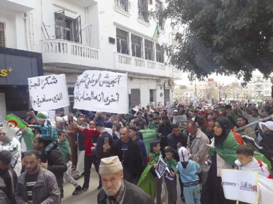 مواطنو سوق أهراس في مظاهرات سلمية من أجل التغيير