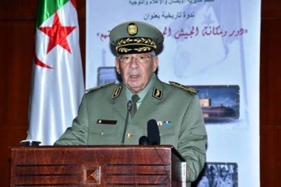 قايد صالح : الموقف الثابت للجيش الوطني الشعبي نابع من إيمانه بضرورة الحفاظ على أمن واستقرار الجزائر