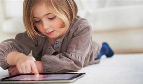 الهواتف الذكية واللوحات الرقمية  تؤثر سلبا على تركيز الأطفال