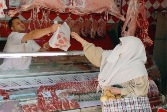 وزارة التجارة : استيراد 25 ألف طن من اللحوم الحمراء والبيضاء لسد حاجيات المواطنين خلال الشهر الفضيل
