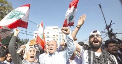 الحريري يطلب المساعدة وباريس تعتزم عقد اجتماع لدعم لبنان
