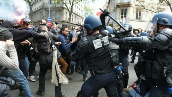 فرنسا: مواجهات بين الشرطة والمتظاهرين على إصلاحات الرئيس الفرنسي بباريس