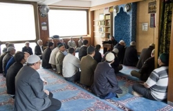 النمسا تغلق 7 مساجد وتطرد 60 إماما لانتهاكات &quot;قانون الإسلام&quot;
