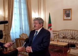 أويحيى: الرئيس بوتفليقة جدد لنظيره الفرنسي ارتياح الجزائر لوتيرة التعاون الثنائي