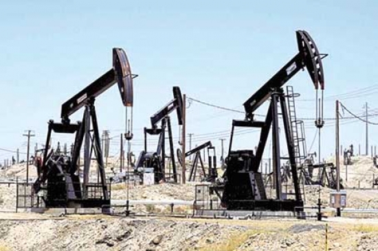 أسعار النفط تلامــس 45.6 دولارا للبرميـل