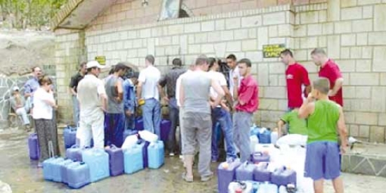 سكان بلديات تيزي وزو يعانون من أزمة انقطاع ماء الشرب