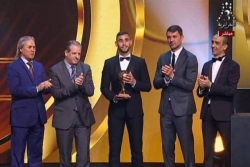 تتويج المدافع الدولي فوزي غولام بجائزة أفضل لاعب جزائري لعام 2017