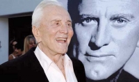 الممثل كيرك دوغلاس يرحل عن عمر ناهز 103 سنة