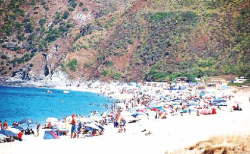 سكيكدة..موسـم الاصطيـاف يزهر في أنامـل الحرفيين