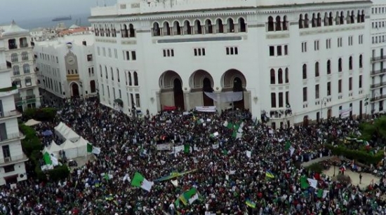 المسيرات الشعبية السلمية تتواصل لتاسع جمعة عبر الوطن للمطالبة بإحداث القطيعة مع النظام