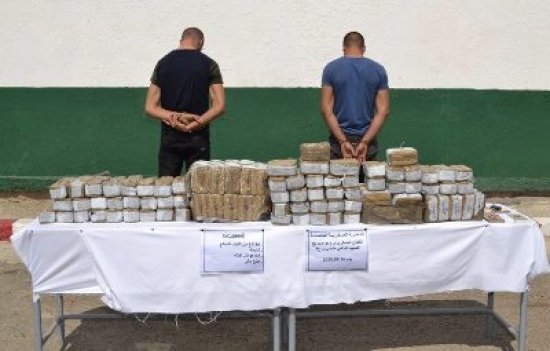 وزارة الدفاع : توقيف تاجري مخدرات بحوزتهم 86 كيلوغرام من الكيف المعالج ببرج بوعريريج