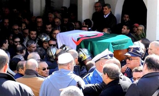 جثمان المرحوم مراد مدلسي يوارى الثرى بمقبرة بن عكنون بالجزائر العاصمة