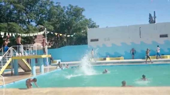 فتح المسبح الجواري ببلدية بوقادير في الشلف