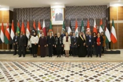 الوفود المشاركة في الدورة الـ 38 للجنة المرأة العربية تكرم الرئيس بوتفليقة