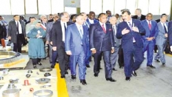 رئيس جمهوريــة الكـونغو يطلع على الصناعــة الميكانيكيـة