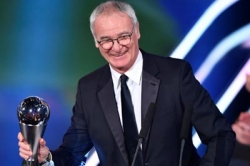 الإيطالي رانييري مدرب ليستر سيتي الإنجليزي يفوز بجائزة أفضل مدرب للرجال 2016