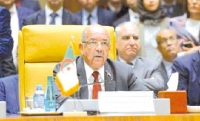مساهل يجدد دعوة الجزائر إلى تغليب الحلول السلمية للأزمات العربية