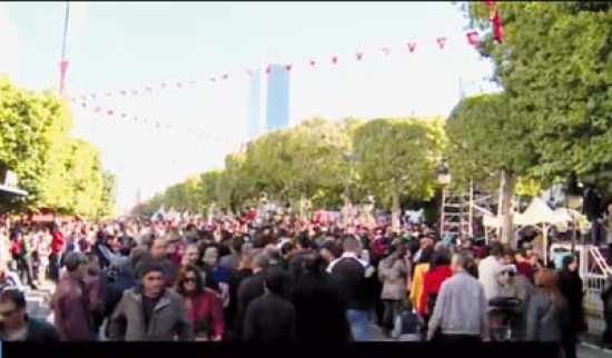 التونسيـون ينزلـون إلى الشـارع  في  ذكرى ثـــورة «الياسمين»