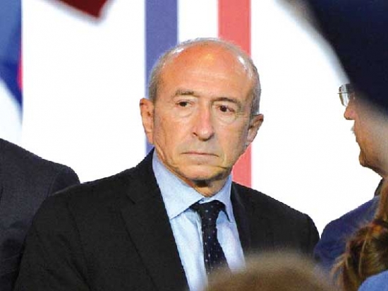وزير الداخلية الفرنسي يحمل الرئاسة مسؤولية الفضيحة