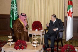 الرئيس بوتفليقة يستقبل ولي العهد نائب رئيس مجلس الوزراء وزير الداخلية السعودي
