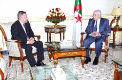 العلاقات الثنائية محور لقاء بين بن صالح وسفير بلجيكا
