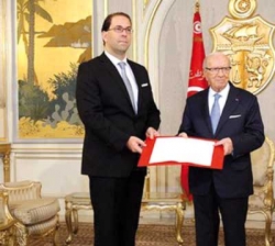الحكومـة التونسيـة الجديـدة تحظـى بقاعـــدة سياسيــة واسعـة