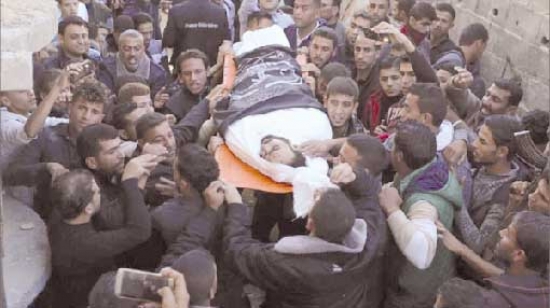 آلاف الفلسطينيين يشيعون 7 شهداء بخان يونس