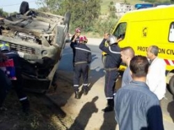 وفاة شخص واصابة طفل بجروح في إصطدام شاحنة ذات مقطورة بموقف للحافلات بعين الله بالعاصمة