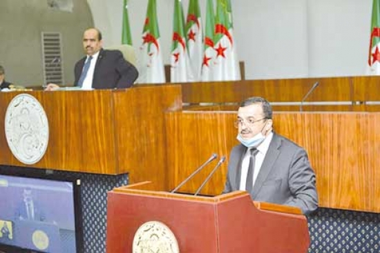 عرقاب: الجزائر تخفض إنتاجها وفقا لاتفاق «أوبك +»