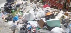 النفايات تغزو شوارع ليوتاك في البويرة