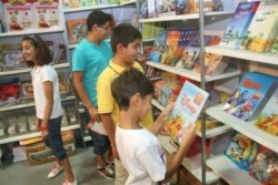 تربية : صالون وطني للكتاب المدرسي ما بين الـ 5 و 12 سبتمبر لرفع الضغط عن التلاميذ وأوليائهم