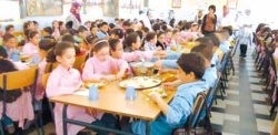 سكان بوسفر يطالبون بتوفير الإطعام المدرسي