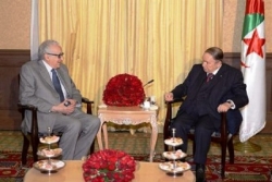 الرئيس بوتفليقة يستقبل الدبلوماسي الجزائري الأخضر ابراهيمي