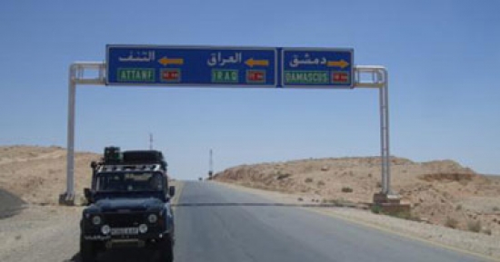 لأول مرة منذ سنوات.. الشاحنات تعبر الحدود السورية العراقية