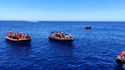 إنقاذ مئات المهاجرين في البحر المتوسط