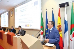 بوشوارب: الجزائر ماضية في بناء اقتصاد وطني قوي