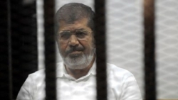 مصر : محكمة النقض تؤيد حكم السجن المؤبد 25 عاما للرئيس السابق محمد مرسي في قضية التخابر مع قطر