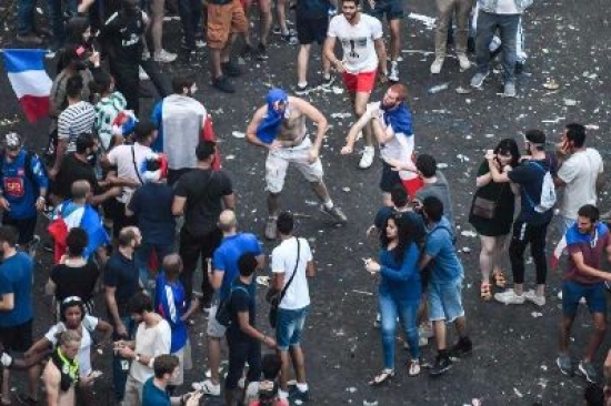 فرنسا: شغب في باريس بعد فوز &quot;الديكة&quot; بكأس العالم لكرة القدم