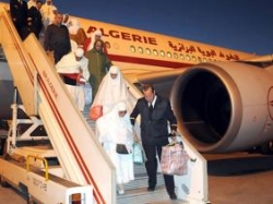 التحاق معظم الحجاج الجزائريين بمكة المكرمة وانطلاق أول رحلة إلى الجزائر هذا الأربعاء