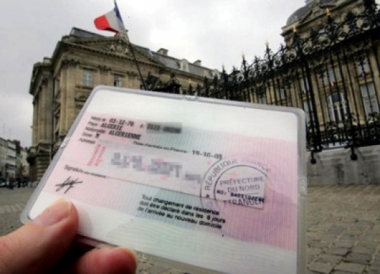 الجزائريون يمثلون  12 بالمائة من المستفيدين من شهادات الاقامة بفرنسا