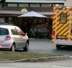 مقتل طفلة وإصابة 5 أشخاص في عملية دهس بفرنسا والشرطة تعتقل السائق
