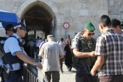 سلطات الاحتلال تمنع من تقل أعمارهم عن 50 عاما من دخول المسجد الأقصى المبارك