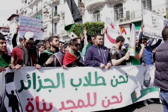 مسيرات سلمية للطلبة بولايات الوطن مطالبين بتغيير سياسي جذري