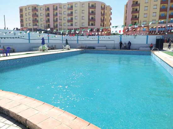 برج بوعريريج.. مسابحٌ متنقلة تستقطب آلاف الأطفال