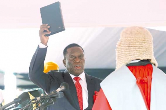 منانجاجوا يؤدي اليمين الدستورية  رئيسًا لزيمبابوي