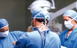 إجراء 6 عمليات جراحية بالمنظار وتقنية البث المباشر