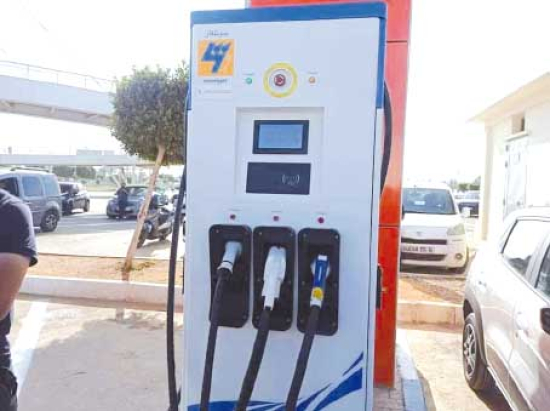 مستغانم.. تنصيب 12 عمودا لشحن السيارات الكهربائية