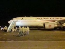 وصول 300 مواطن جزائري عالق بالمملكة السعودية إلى مطار قمار الدولي بالوادي